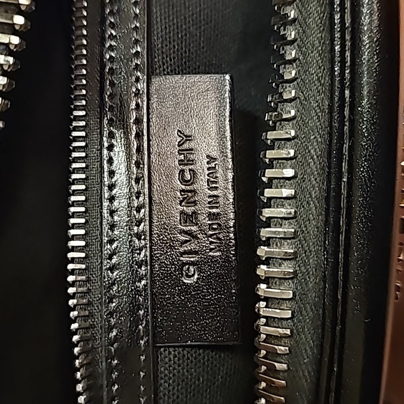 Authentic Givenchy Antigona Small in Smooth Black - Picture 14 of 16